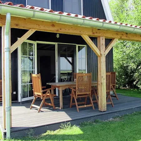 Lively Cottage Near Lake In Schellinkhout Ferienhaus *