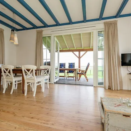 Lively Cottage Near Lake In Schellinkhout *